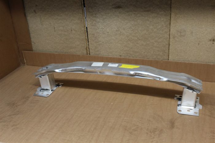 AUDİ A3 2017 SONRASI TAMPON DEMİRİ ÖN 8V4807109C